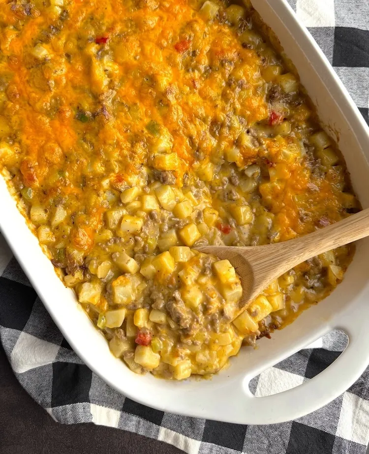 Easy Cheesy Ground Beef & Potato Casserole