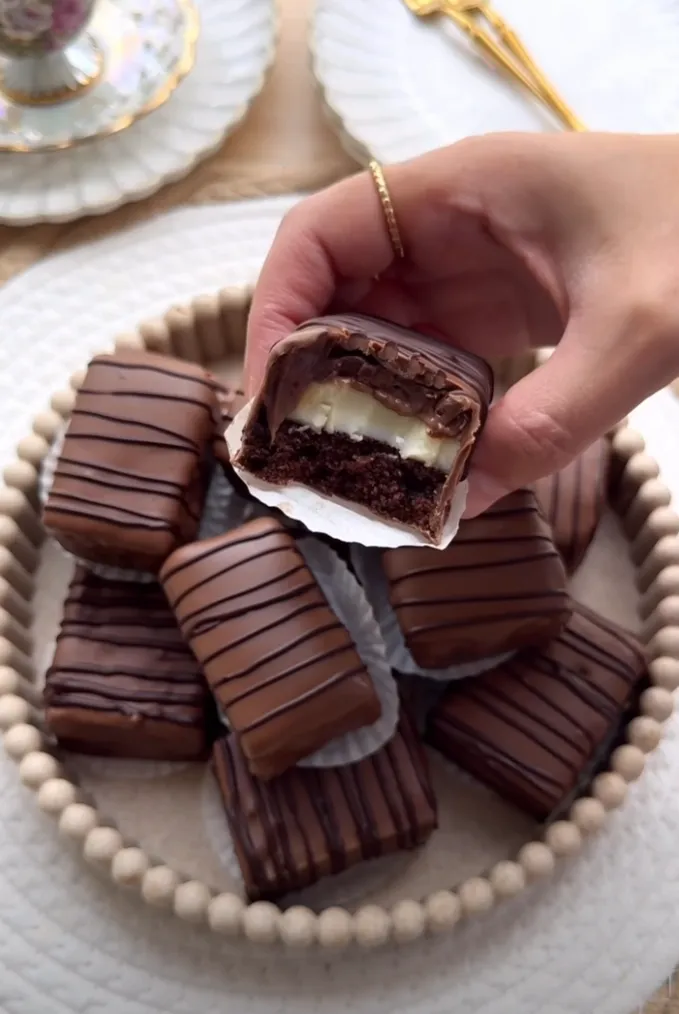 Chocolate Cream Snack Cake Bars (Homemade Délice)